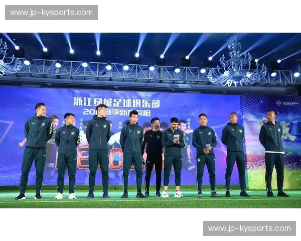 江城铁血对垒钱塘雅韵：武汉与绿城的足球恩仇录